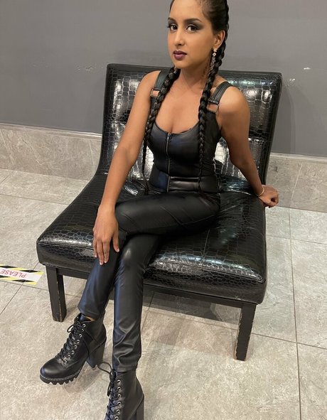 thequeentrish modèle nu archive