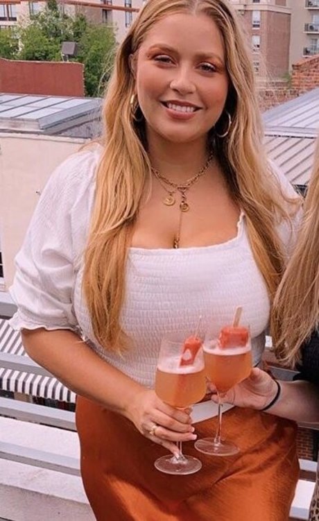 Amanda R mannequin photo