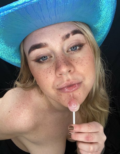 phoebeknight t naked pornstar pics