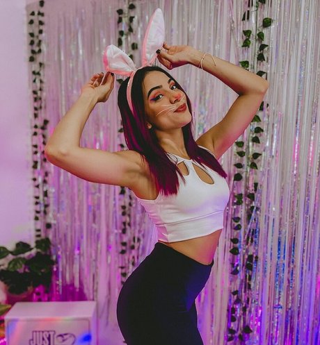 PamellaRibeiro25 star adult picture