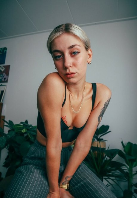 lavishulula modèle nu photos