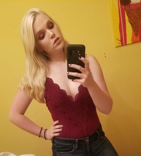 sadd nicole buena estrella porno foto