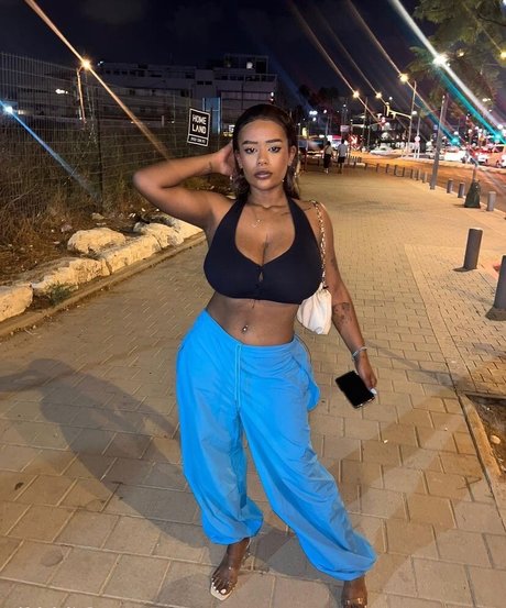 JustNati actrice chaude des photos