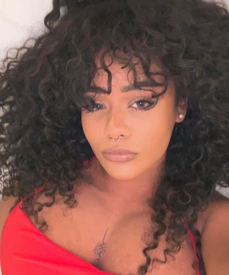 JustNati modèle érotique photos