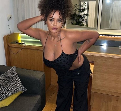 JustNati star du porno gratuite image