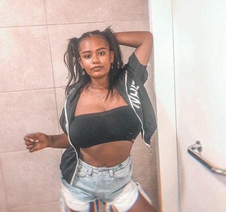 JustNati étoile exclusive image