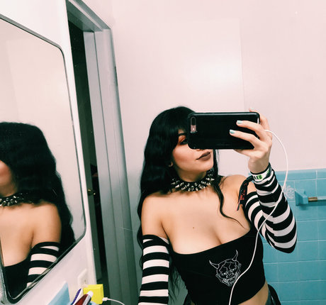 Kami sama modelo sexual foto