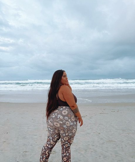 Antonia Waerea Adams modelo bonita imagen