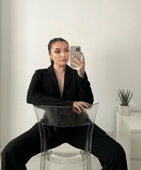 Sammie Warren modèle nu image