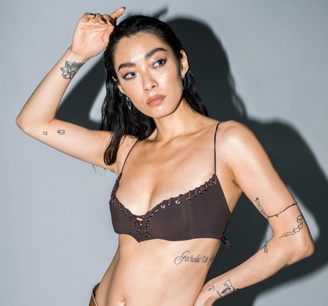 Rina Sawayama étoile de l'art collection