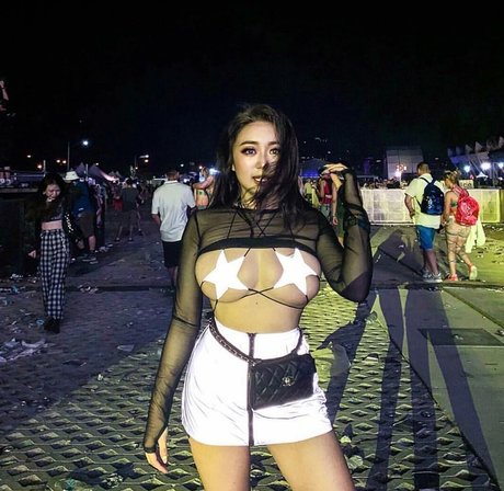 Rebecca Liu estrella porno desnuda fotos