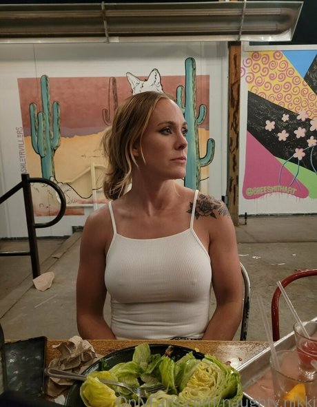 LovelyNikki08 estrella porno foto