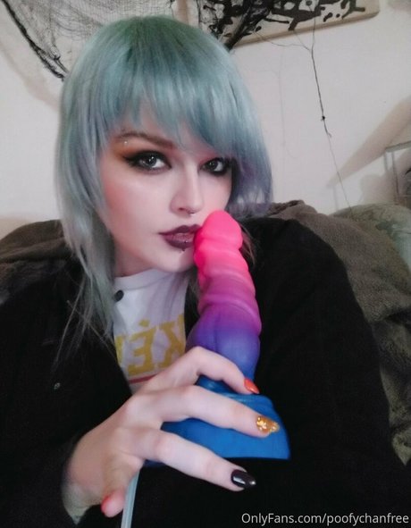 poofychanfree desnudos de estrellas imagen