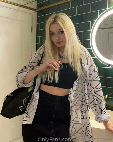 step sisss hermosa modelo foto