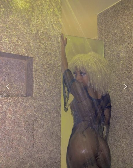 Crazyaniya estrella porno sexy imágenes