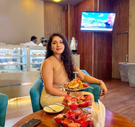 Nimesha Jayarathne actriz libre galerías