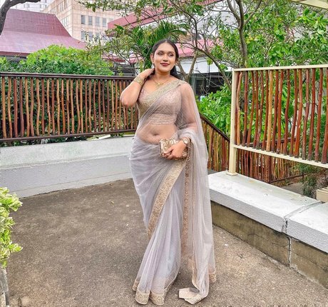 Nimesha Jayarathne modelo agradable archivo