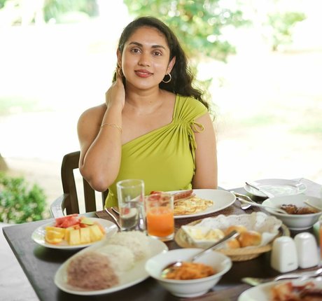 Nimesha Jayarathne modèle porno photo