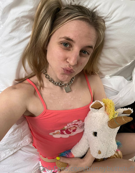 BunnyButtStuff model beautiful pics