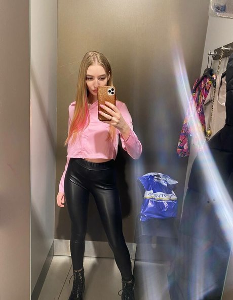 _k kisssa modèle chaud images