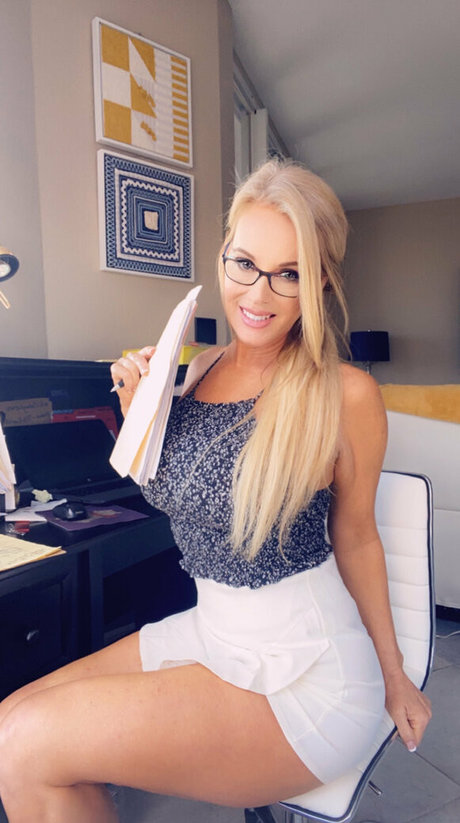 Ellehotmom actriz perfecta archivo