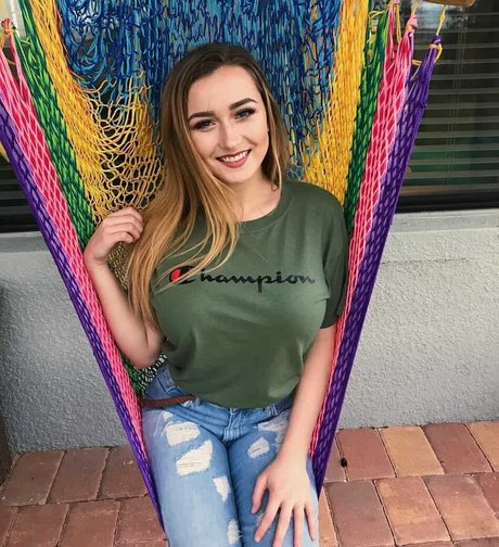 Tyler Whitaker sex model gallery