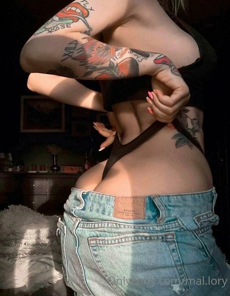 mal lory modelo desnudo foto