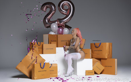 Charliebhustle_ hermosa estrella porno imágenes