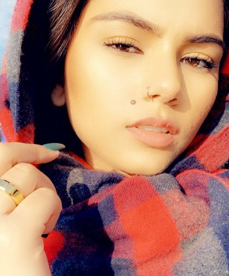 Sukh Bains modelo de alta definición imagen