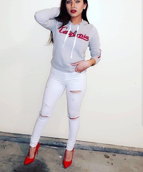 Sukh Bains bonita estrella archivo