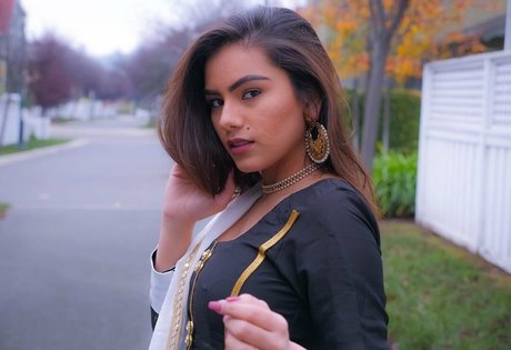 Sukh Bains modelo sexy imágenes