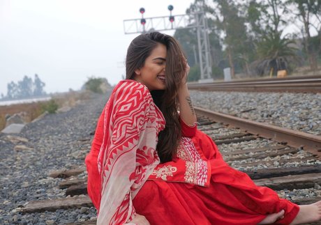 Sukh Bains actrice nue image