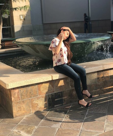 Sukh Bains estrella del arte galerías