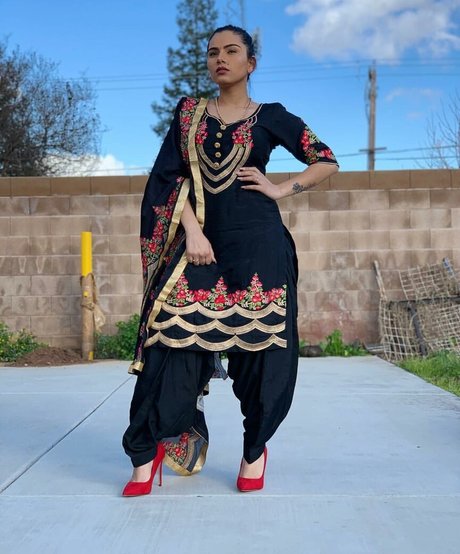 Sukh Bains estrella atractiva galería