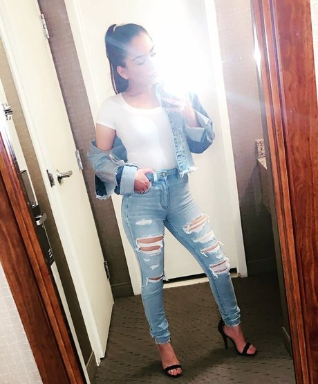 Sukh Bains modelo libre recopilación