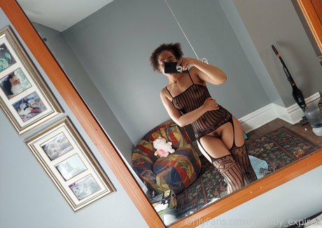 Slightly Expired actriz erótica archivo