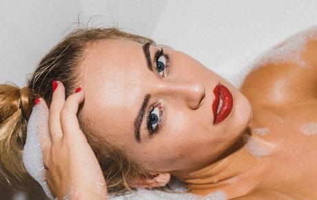 Monika Lara Smith beautiful model galleries