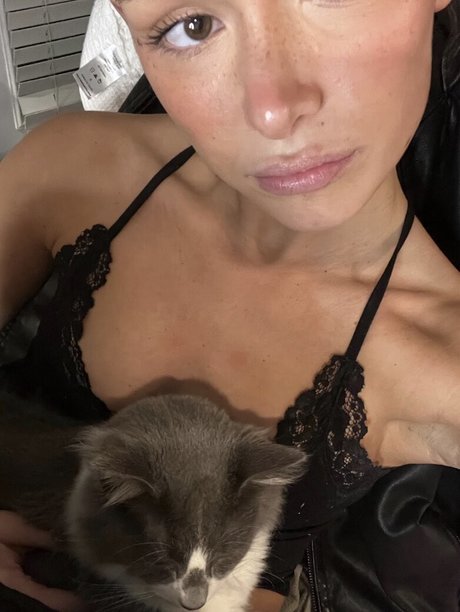 Hopie Schlenker modelo exclusivo imagen