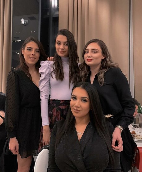 Emina Jahi modelo hermosa imágenes