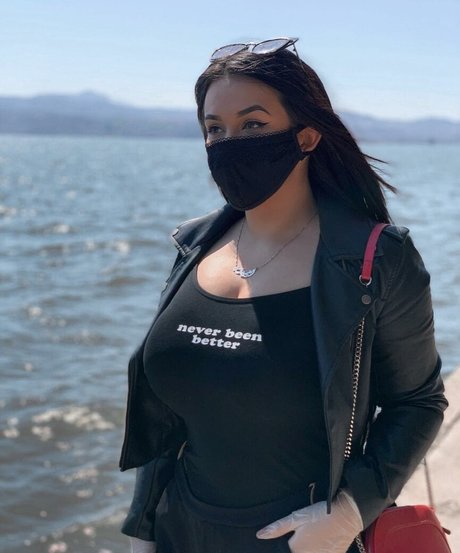 Emina Jahi arte estelar galería