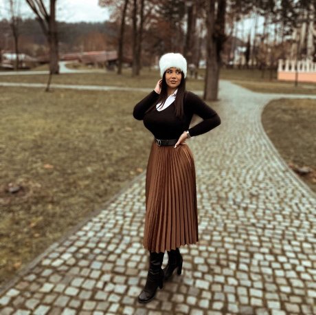 Emina Jahi modèle joli photo