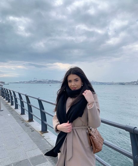 Emina Jahi estrella porno atractiva recopilación