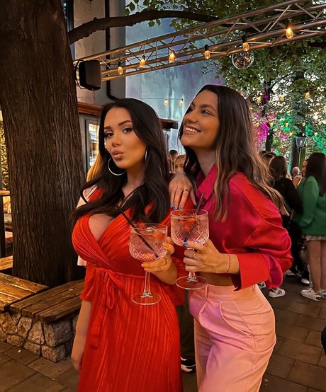 Emina Jahi estrella hermosa archivo