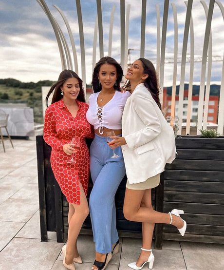 Emina Jahi modelo xxx fotos