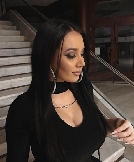 Emina Jahi étoile de haute qualité images