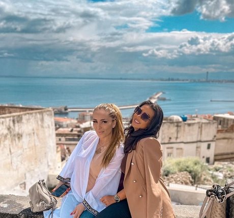 Emina Jahi arte estelar galería