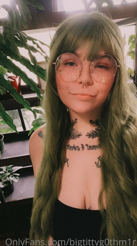 bigtittyg0thm1r exclusive pornstar pic