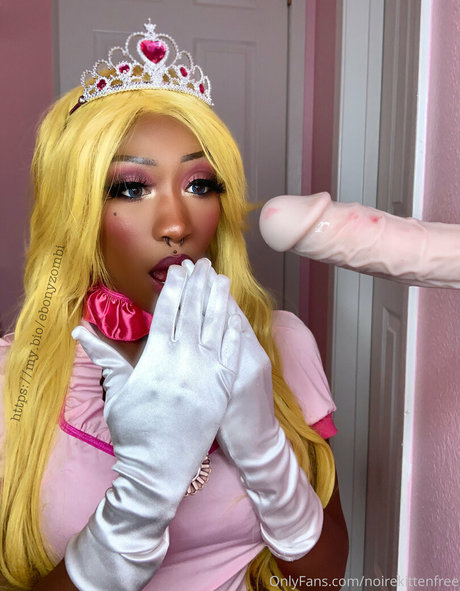 noirekittenfree actriz erótica fotos