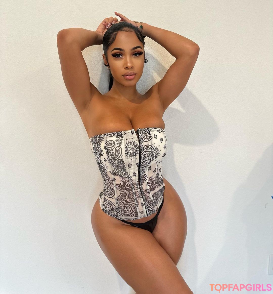 Yasmine Lopez star erotic image