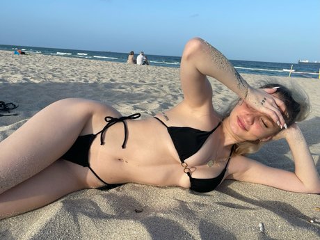 Avaxreyes model beautiful galleries